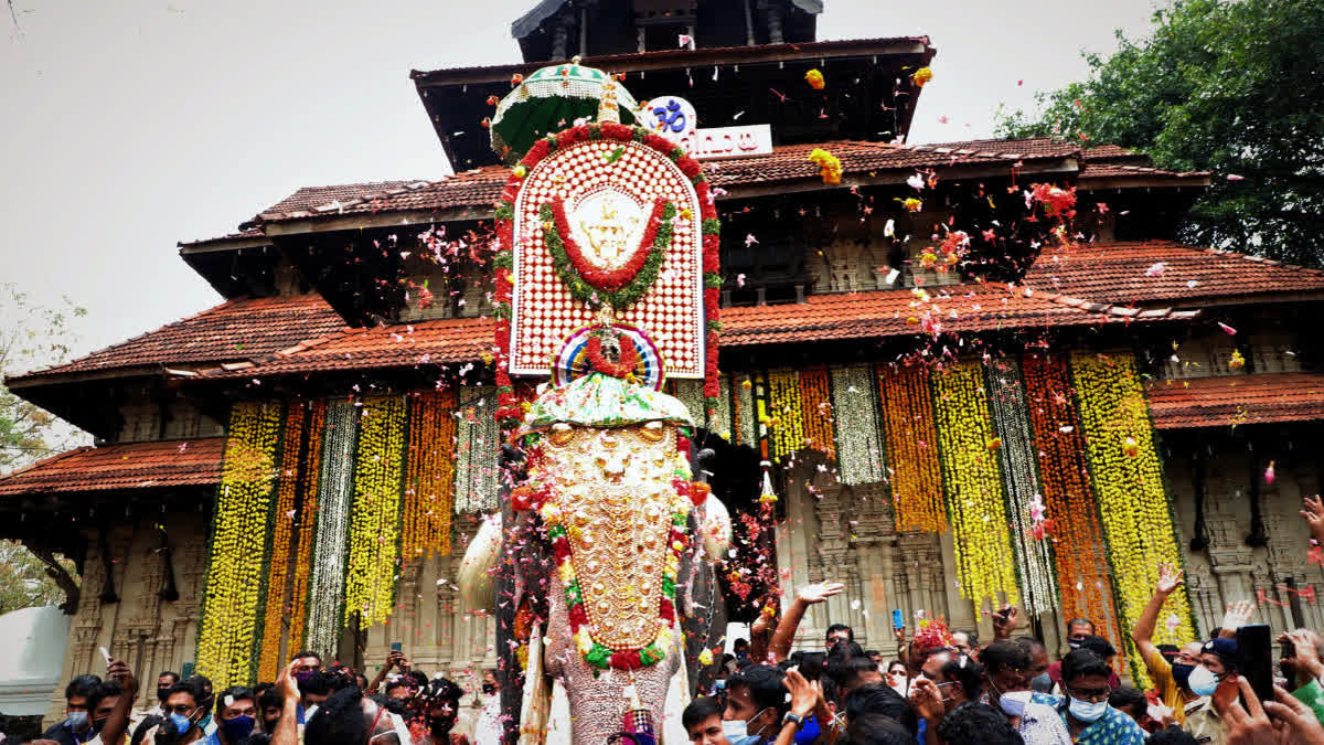 Thrissur Pooram Begins With Grand Proclamation; Fireworks Cancelled After Mundathikode Tragedy VILAMBARAM MUNDATHIKODE TRAGET CLAIMS 14 LIVES NO FIREWORKS DISPLAY NO ENTRY FOR PUBLIC