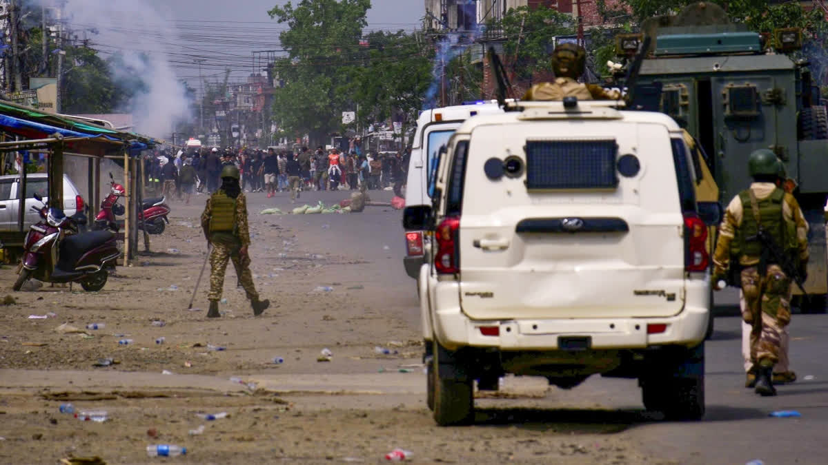 Manipur protestors CM residence