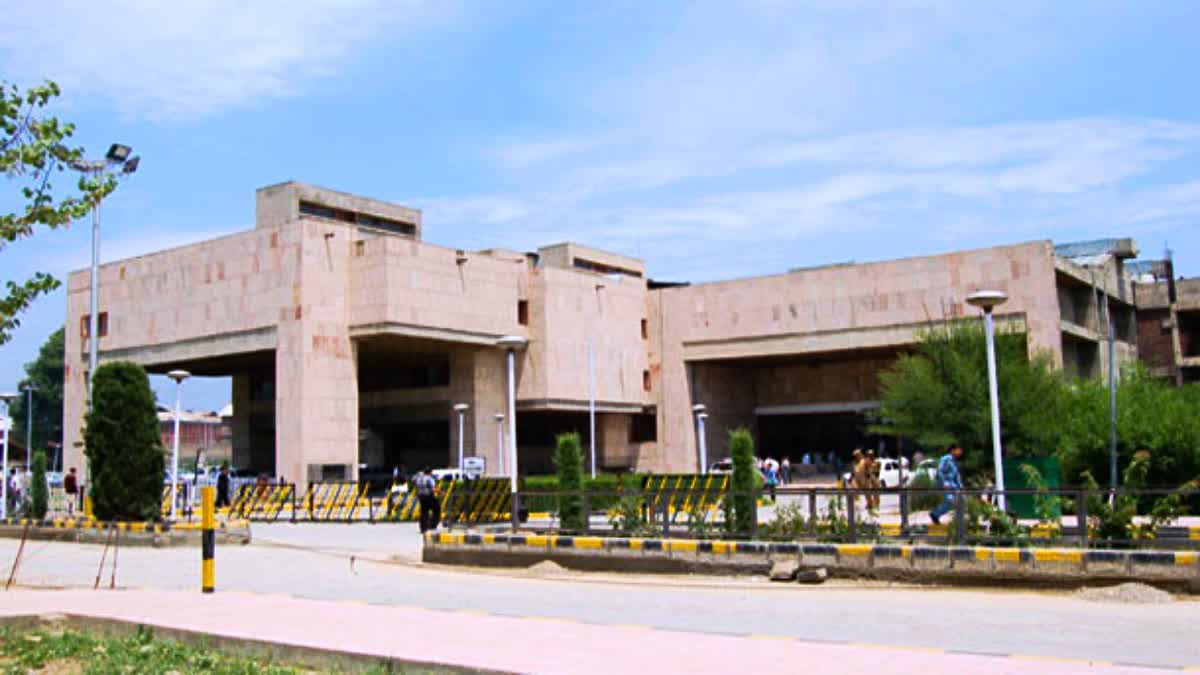Transport Corporation Employees Not Entitled To Govt Service Benefits, Says Jammu Kashmir High Court