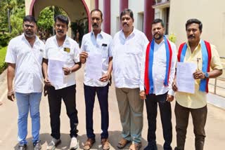 தவெக தலைவர் மீது புகாரளிக்க வந்த விசிகவினர்