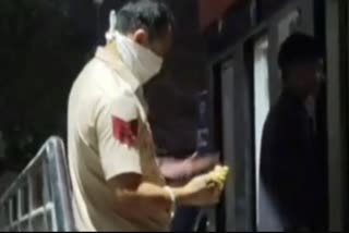 लेडीज वॉशरूम में मिला शव