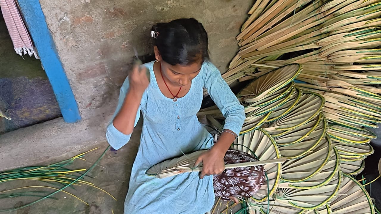 Gaya’s Pankha Gali Keeps Centuries-Old Hand Fan Craft Alive Against Modern-Day Cooling Threats