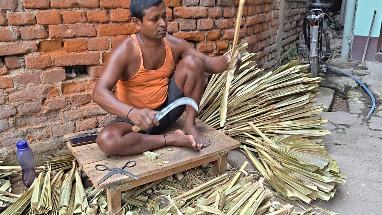 Gaya’s Pankha Gali Keeps Centuries-Old Hand Fan Craft Alive Against Modern-Day Cooling Threats