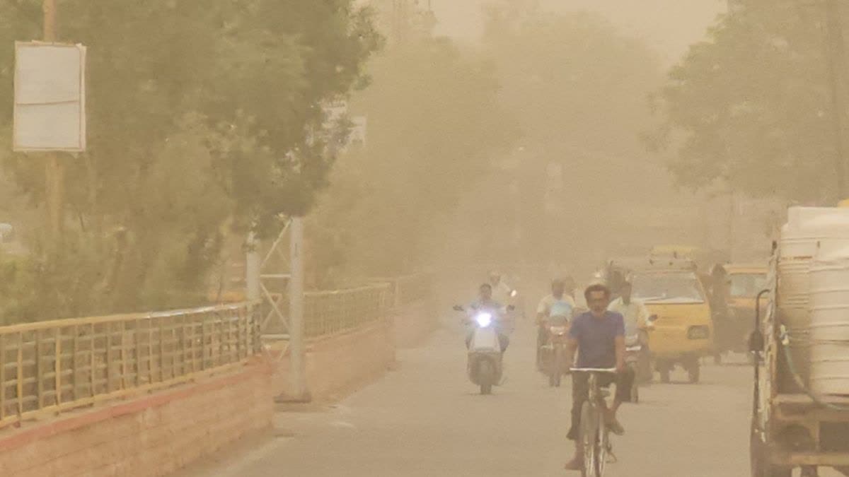 प्रदेश में मौसम ने बदला मिजाज, धूल के गुबार से आसमान में छाई धुंध, कई जगह  पर आंधी-तूफान