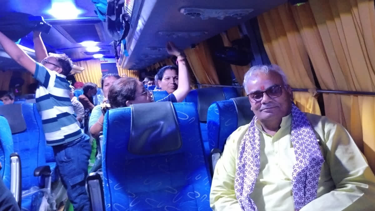 Minister Travelled from bus