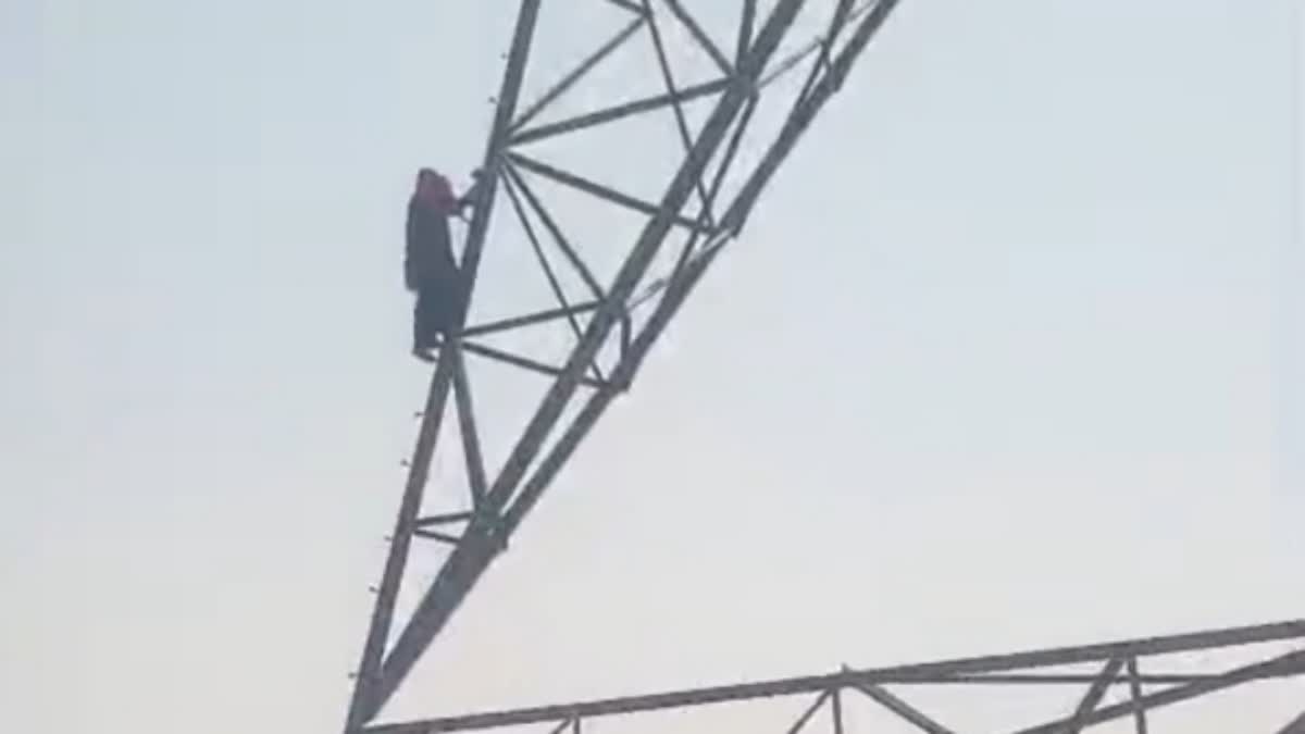 minor girl climb tower in Singrauli