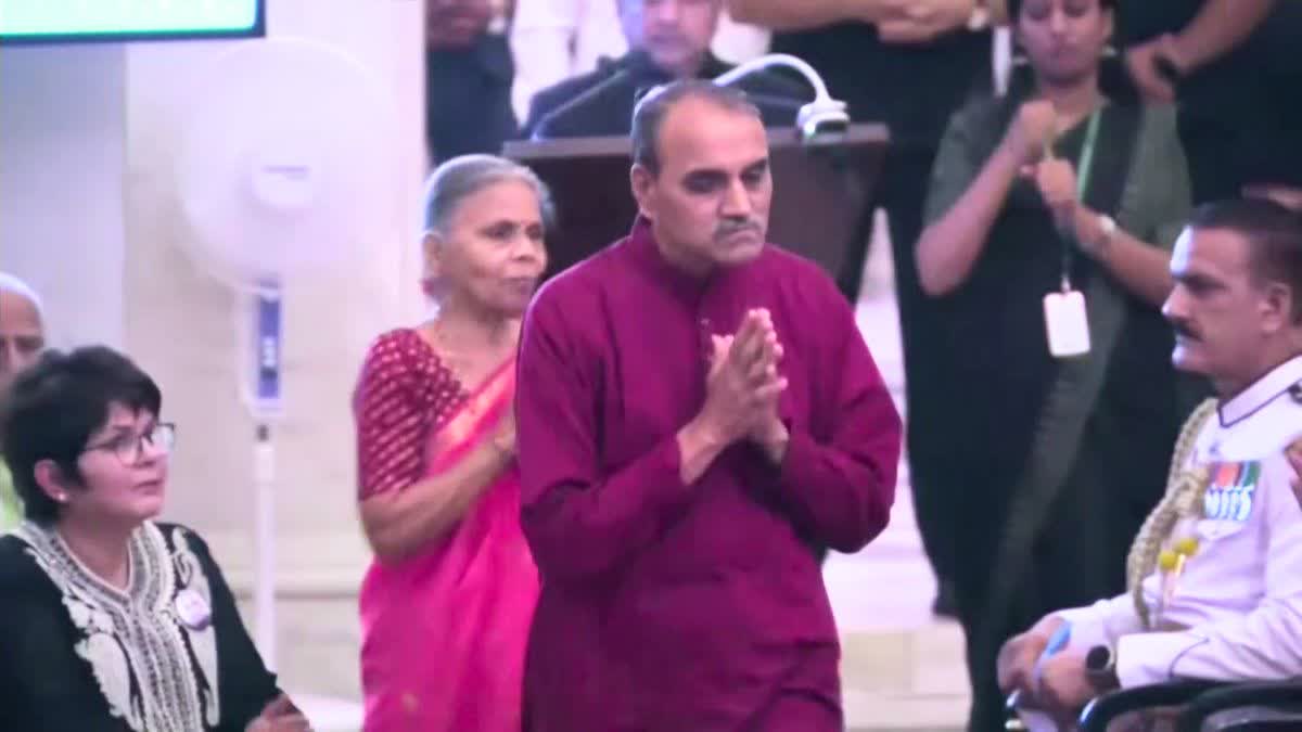 Doctor couple Ramchandra Tryambak Godbole and Sunita Godbole