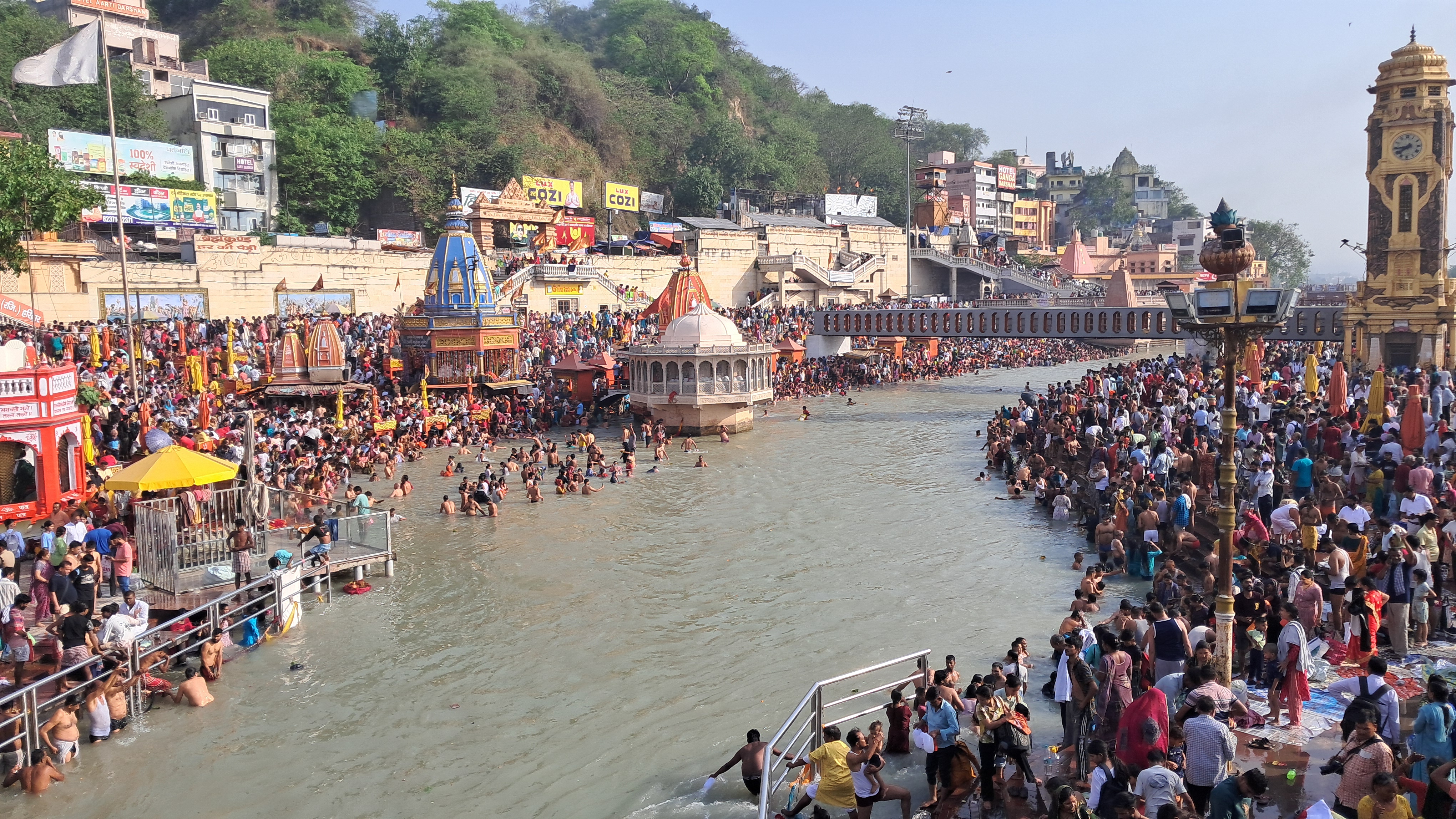 Crowds of devotees surged in Haridwar Ganga Festival Dussehra