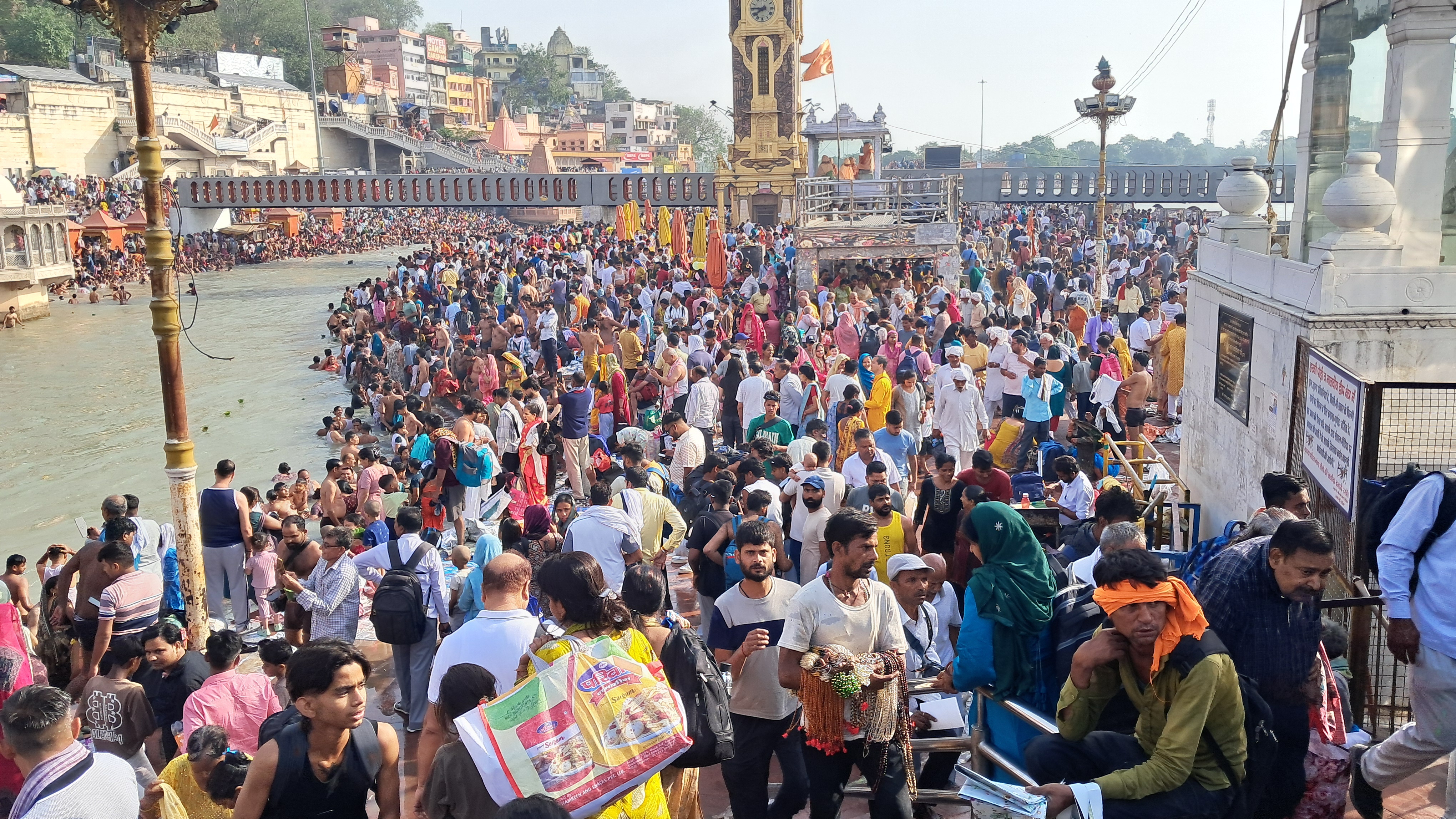 Crowds of devotees surged in Haridwar Ganga Festival Dussehra