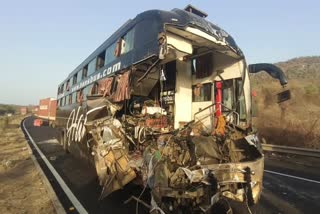 6 People Killed In Triple Vehicle Crash Accident On Mumbai Agra Highway