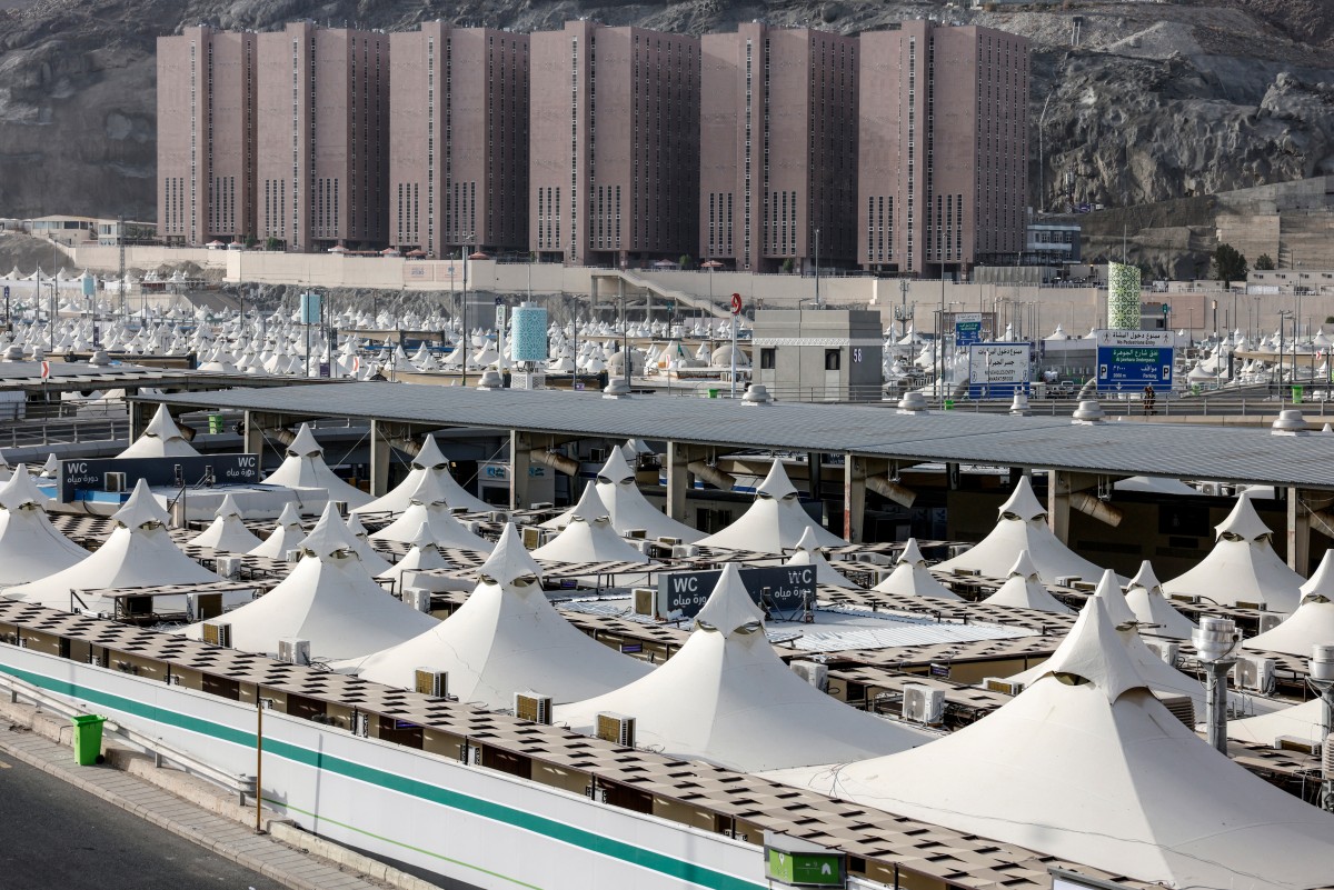 Hajj 2026 Begins: Pilgrims Head To Tent City Mina As Over 1.5 Million Arrive In Makkah