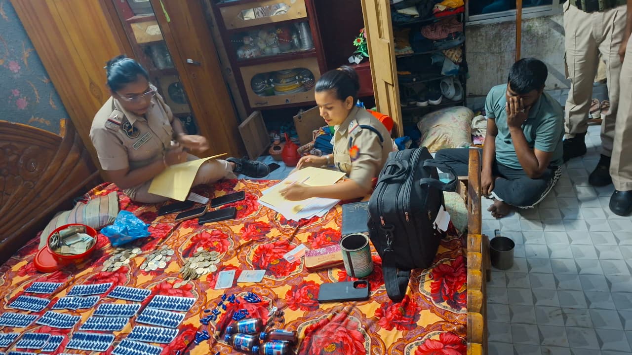 huge quantity of tablets seized in Dhuburi, drugs peddler detained