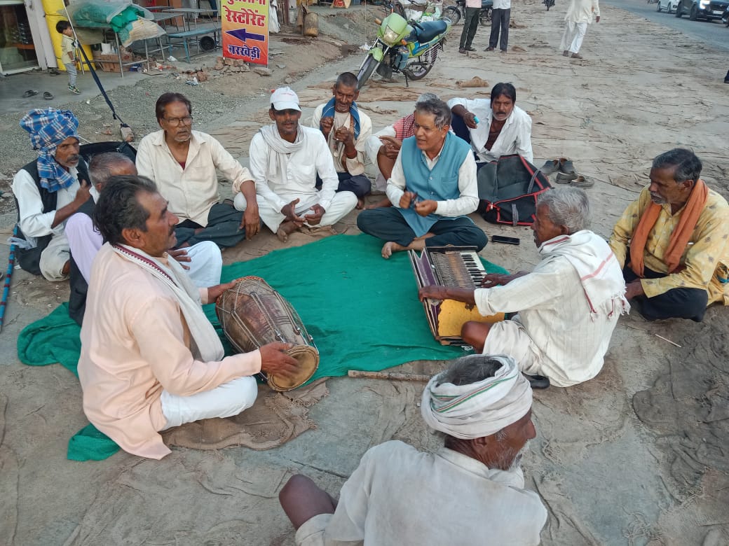 Unique protest by villagers in Sehore
