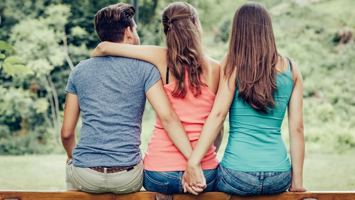 Common Mistakes That Lead People to Fall in Love with Someone Outside Their Relationship