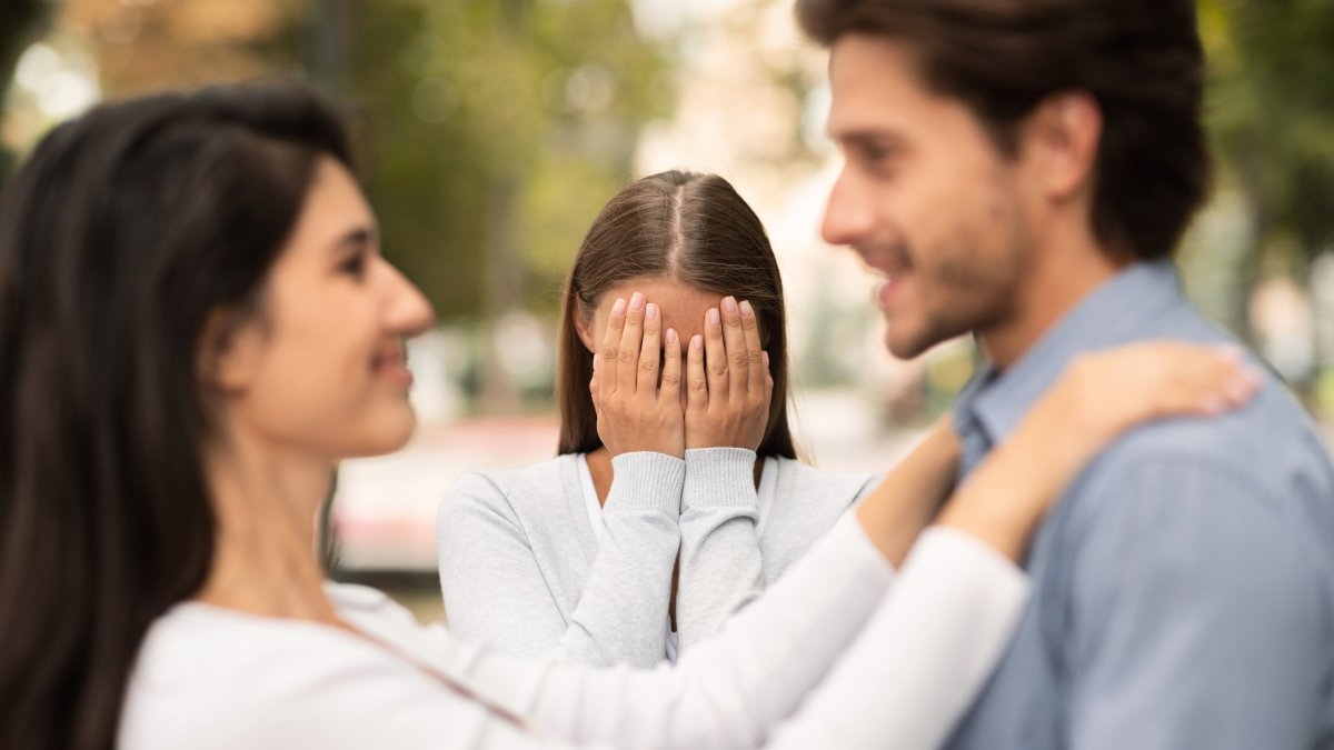 Common Mistakes That Lead People to Fall in Love with Someone Outside Their Relationship