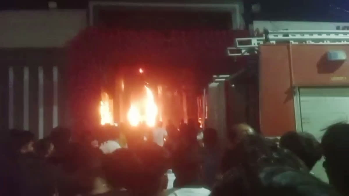 FIRE BREAKS OUT IN FARIDABAD