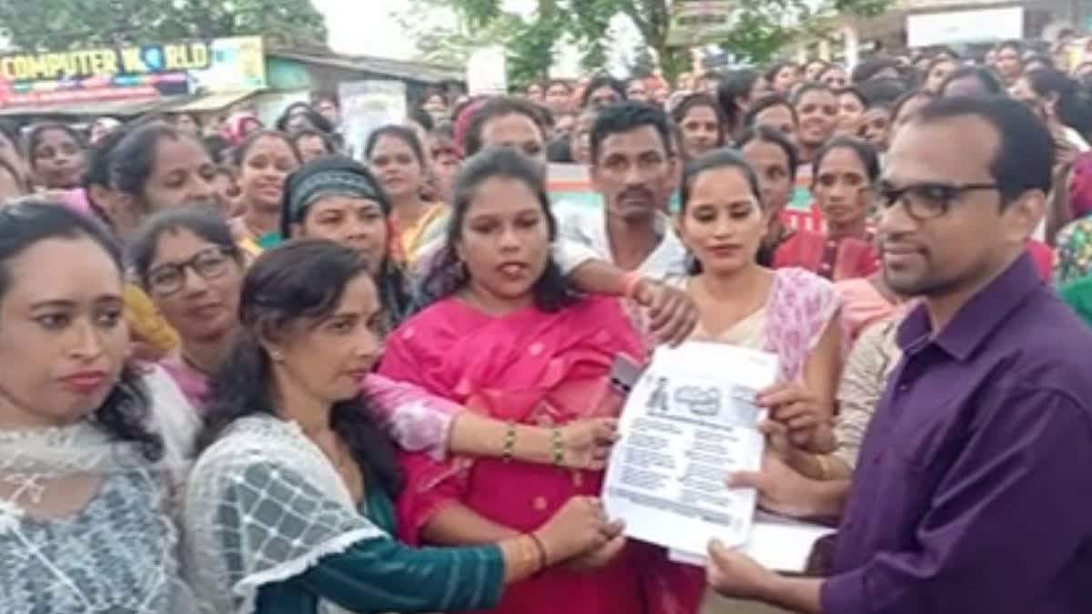 MITANINS RAISE SPIRITED PROTEST