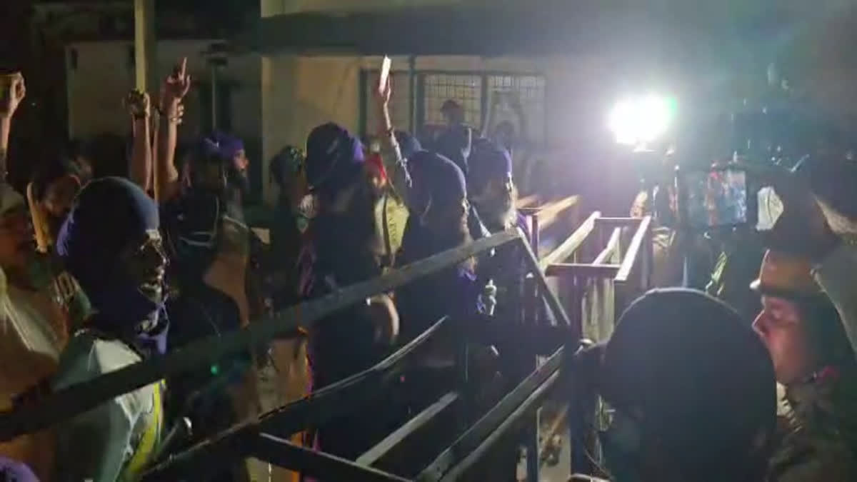 Nihang Sikhs Trying To Enter Uttarakhand From Paonta Sahib Stopped By  Police On Border