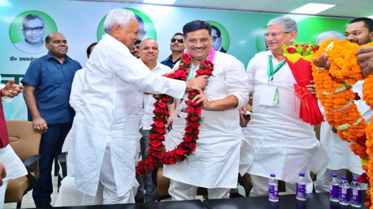 Split in JDU