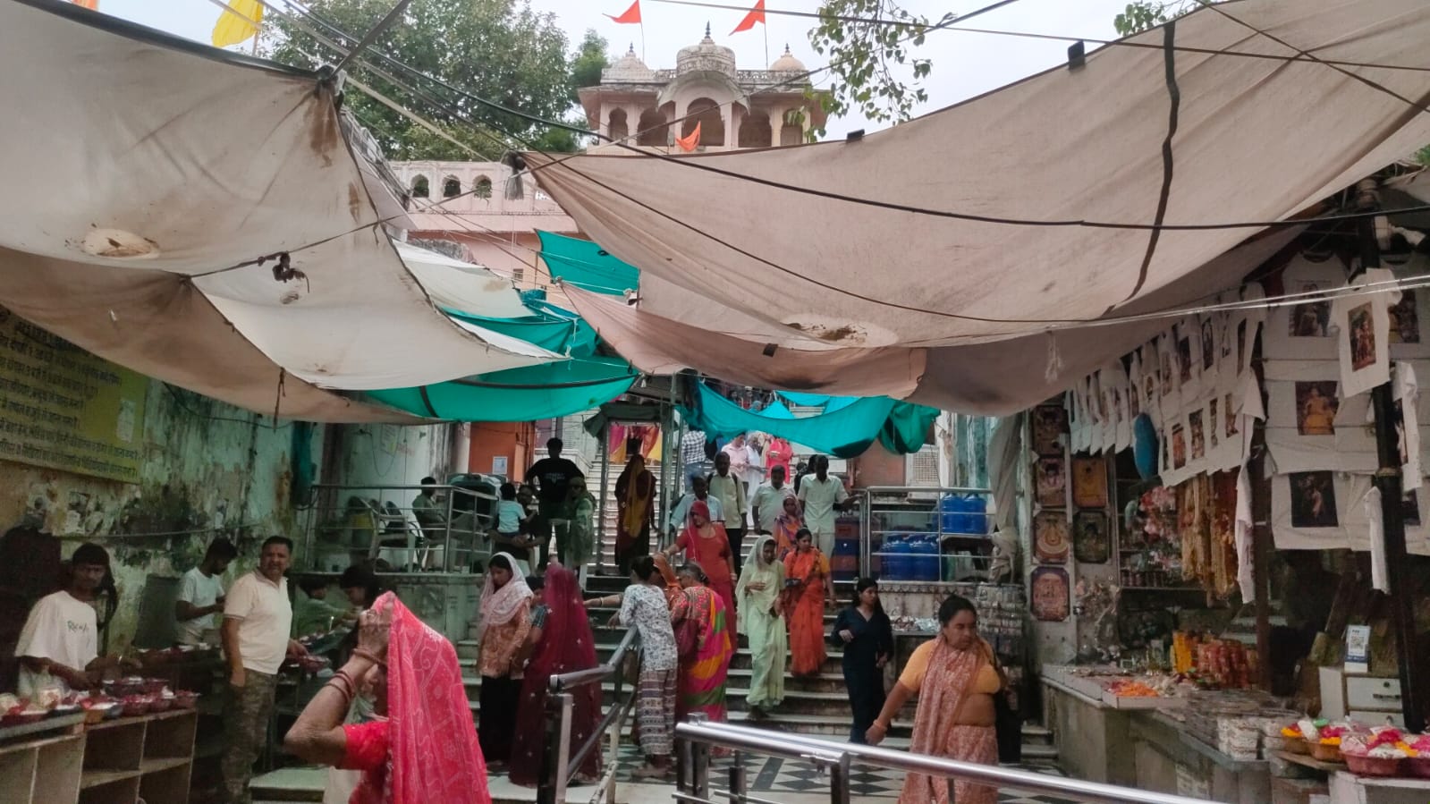 ब्रह्मा मंदिर में दर्शनों के लिए श्रद्धालुओं का तांता