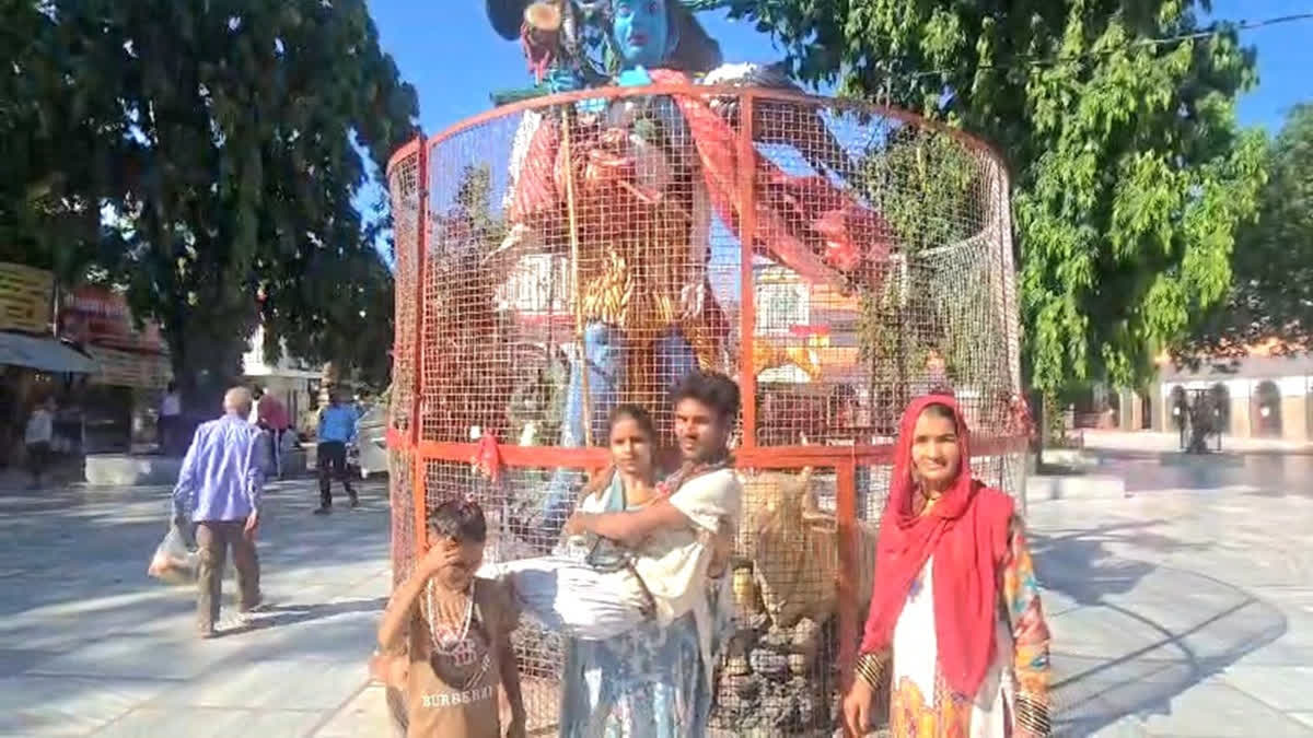 'Long Walk Of Faith And Love': Woman Carries Differently-Abled Husband To Haridwar On Kanwar Yatra Haridwar: A woman from Bakhrawa village at Modinagar in Uttar Pradesh has proven that love is all about selflessness. Asha undertook an arduous 180 km journey from her native place to Uttarakhand's Haridwar carrying her differently-abled husband, Sachin on her shoulders to offer holy water at the Lord Shiva Temple. Earning praise on the way, Asha arrived in Haridwar with Sachin and their kids recently.