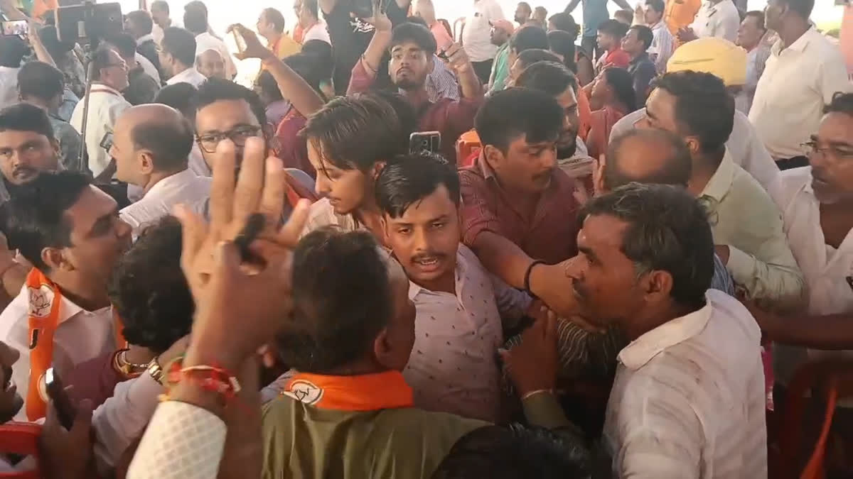 बोचहां में एनडीए कार्यकर्ता सम्मेलन में हाथापाई तक पहुंची बहस