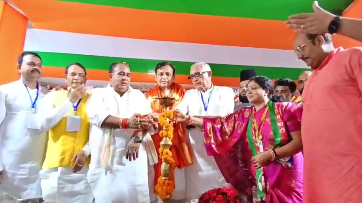 बेतिया में एनडीए कार्यकर्ता सम्मेलन में मंत्री नित्यानंद राय व अन्य