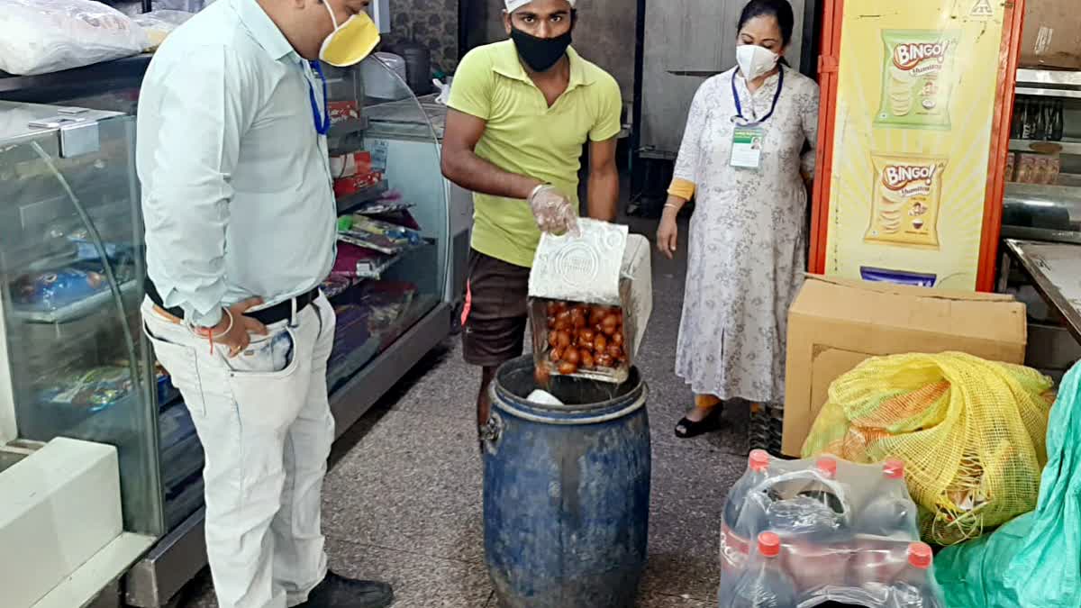Food Safety Department Destroys 10 Quintals Of 'Adulterated' Chhena  Rasgullas In Ghaziabad