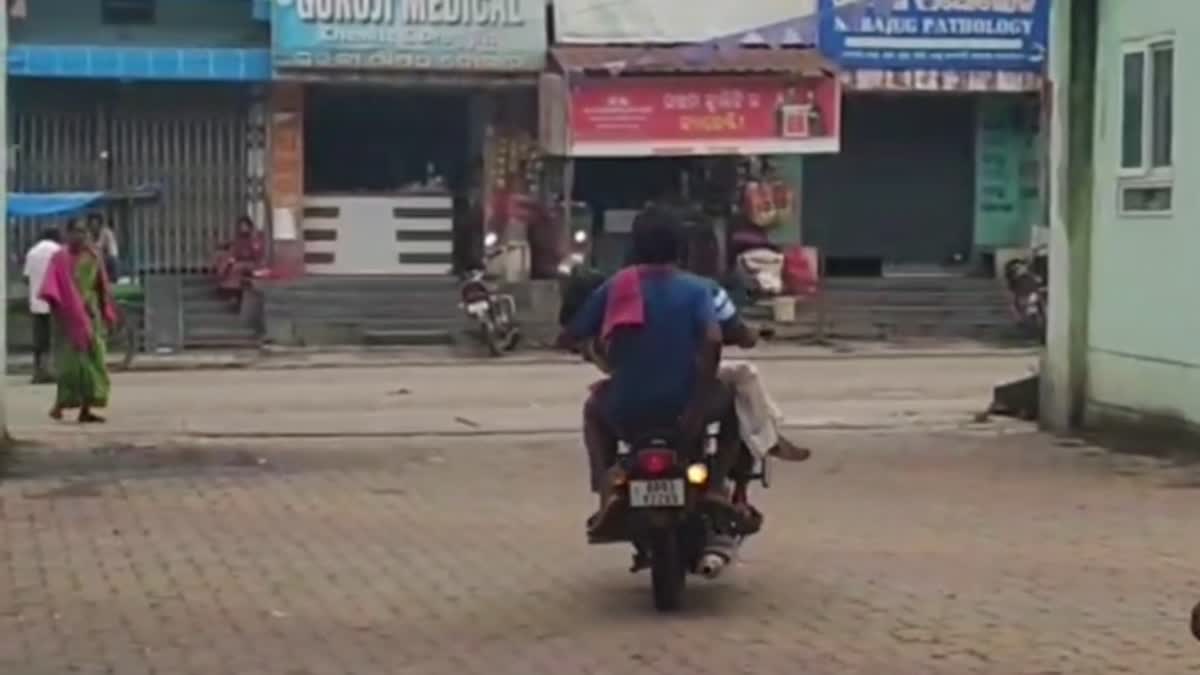 minor girl dead body carried by motorbike from hospital
