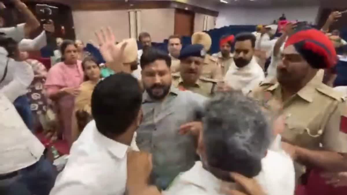 Clash between AAP BJP councilors