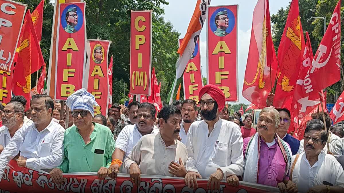 Demand for withdrawal of MMDR Bill: Opposition holds huge march at Lower PMG