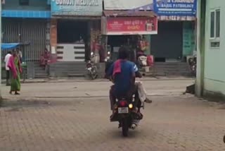 minor girl dead body carried by motorbike from hospital