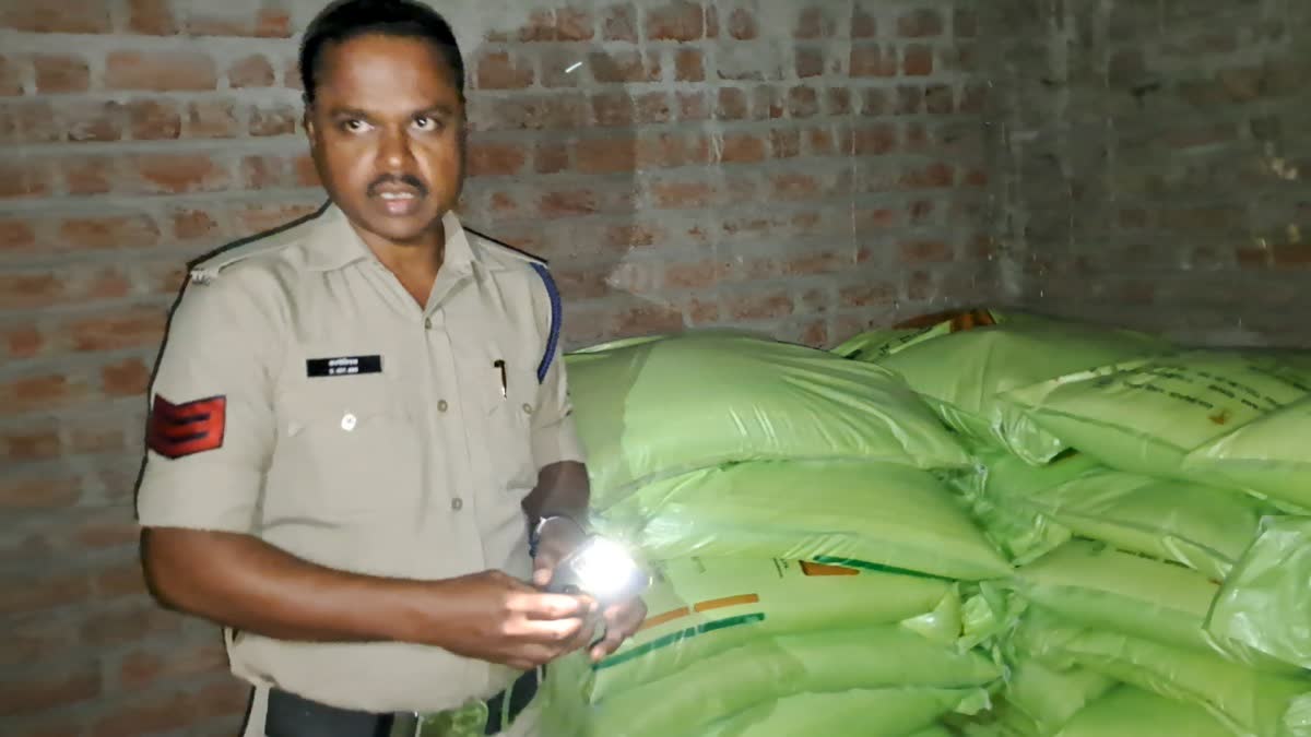 Sagar selling fake fertilizer