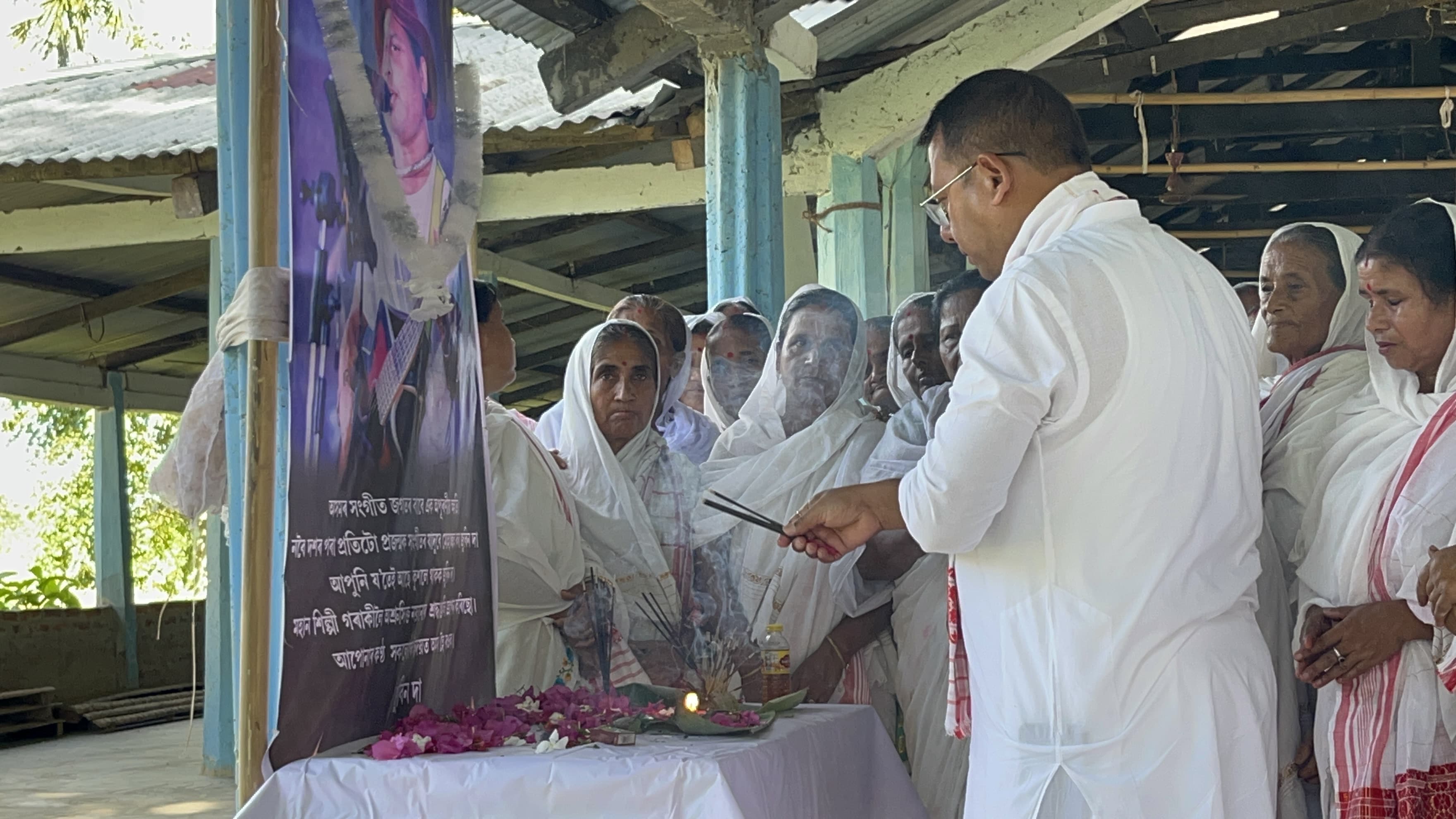 Zubeen Gargzubeen garg death females of Dibrugarh khowang offer Naam Prasanga at shree madhusudan namghar