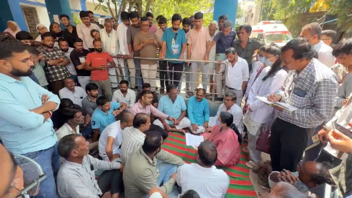 Ratlam Villagers protest