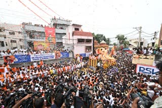 బాలాపూర్​ లడ్డూ  వేలం పాటకు తరలి వచ్చిన భక్తజనం