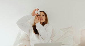 This winter season may increase dryness in the eyes, know the home remedies to prevent dry eyes.