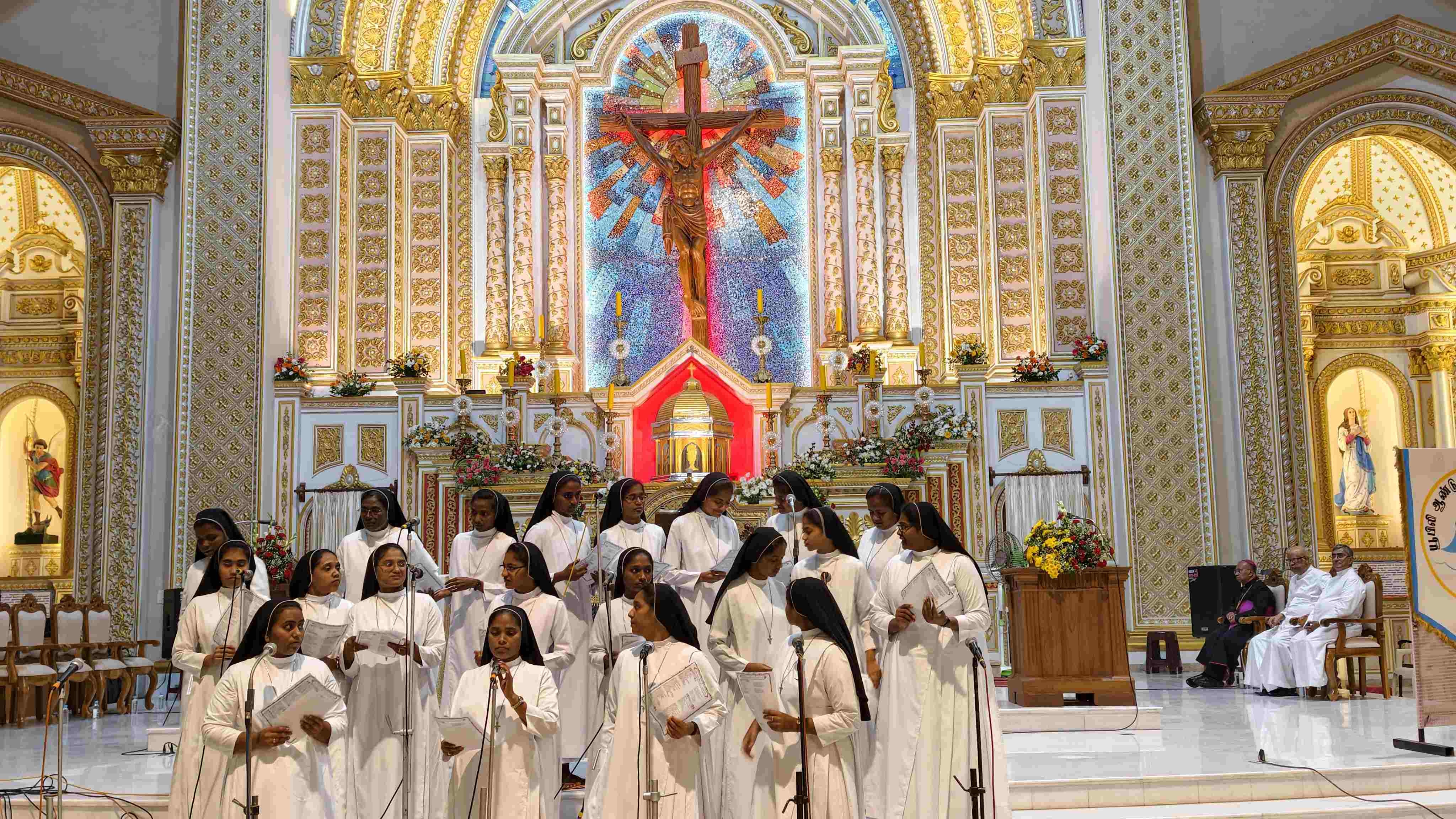 தமிழகத்தில் களைகட்டிய கிறிஸ்துமஸ்- தேவாலயங்களில் நள்ளிரவு சிறப்பு பிராத்தனை