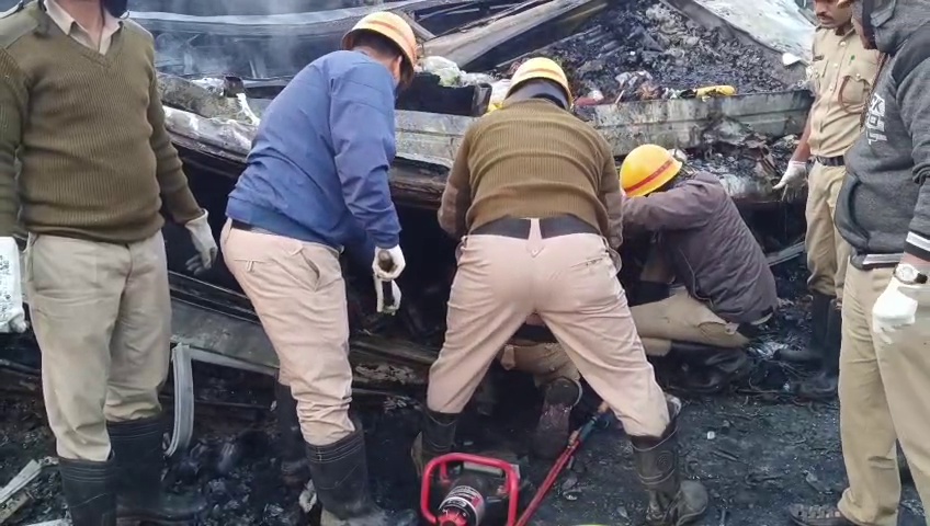 CHITRADURGA  BUS LORRY ACCIDENT KARNATAKA  ಚಿತ್ರದುರ್ಗ ಬಸ್​ ಅಪಘಾತ  ಮೃತದೇಹ