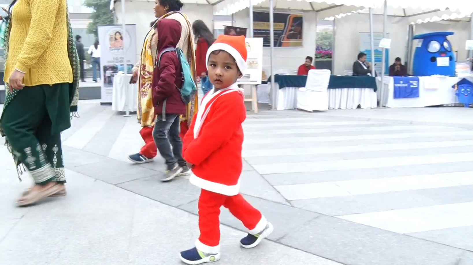 Christmas celebrations in Chandigarh crowds gather to see the 30 feet tall Christmas tree at Elante Mall