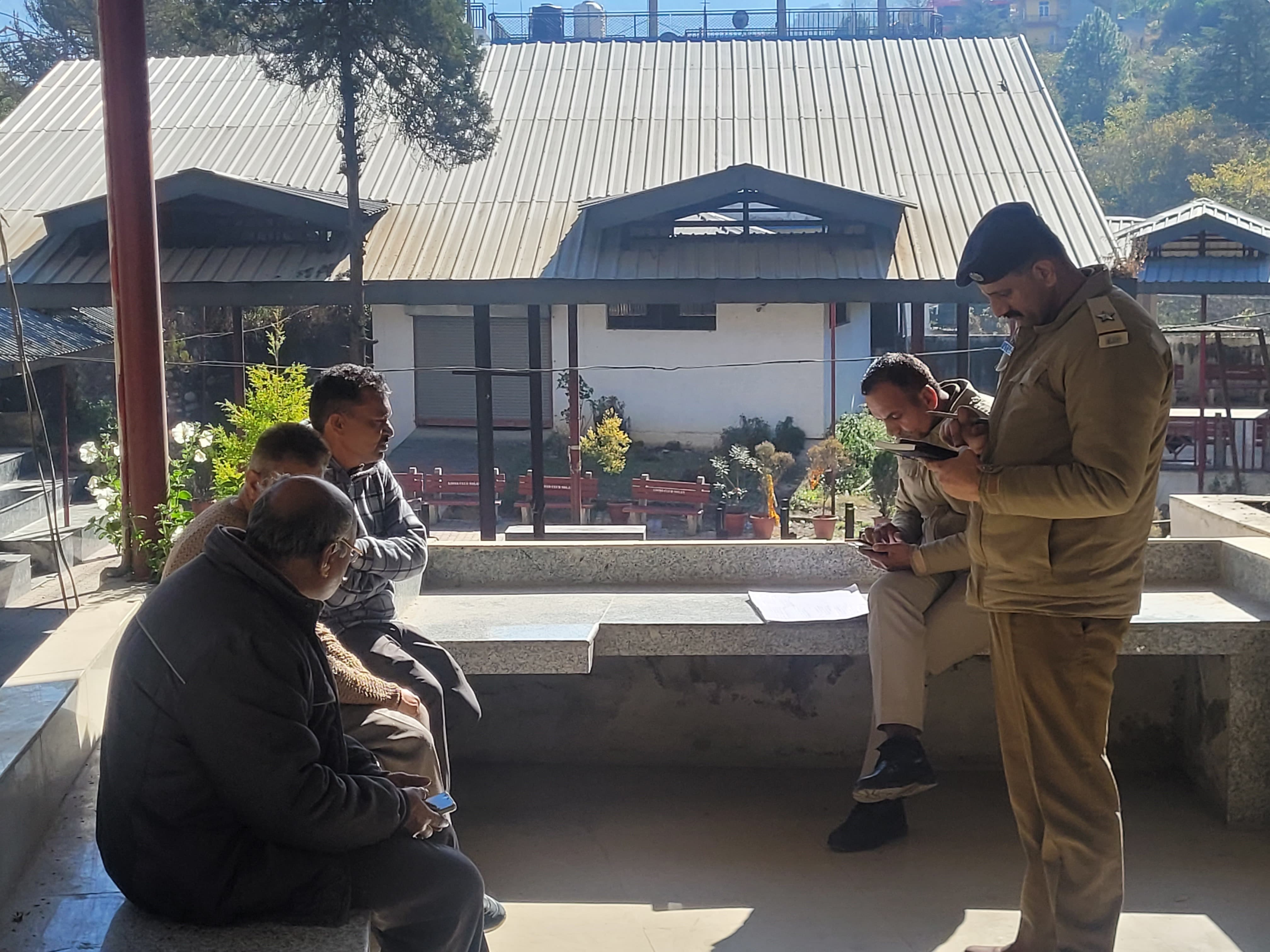 मृतका के परिजनों की शिकायत पर FIR दर्ज