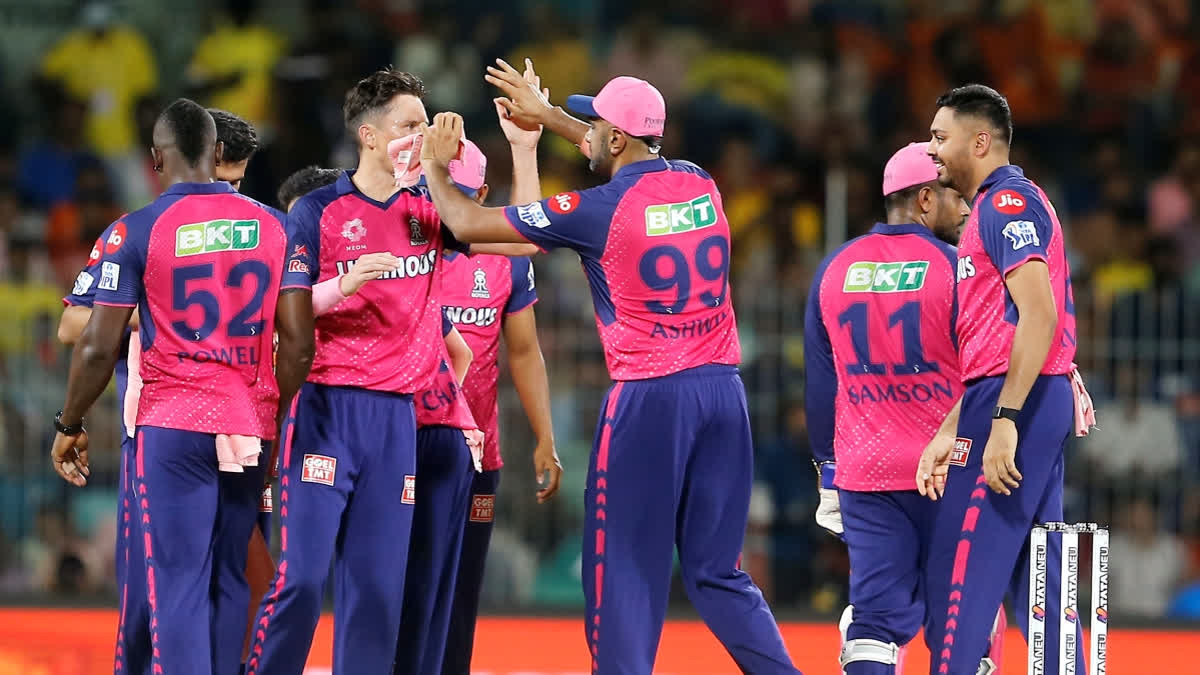 SA20's Paarl Royals Become First T20 Team To Bowl 20 Overs Of Spin The Paarl Royals became the first franchise T20 team to bowl 20-over innings using only spin bowlers during their SA20 clash against the Pretoria Capitals.