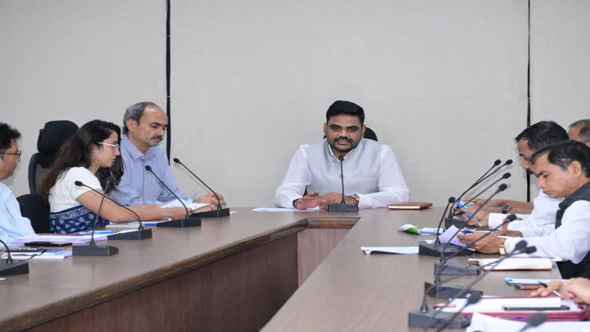 Industry Minister gave Target of Rs 3 lakh crore investment projects and foundation work by June