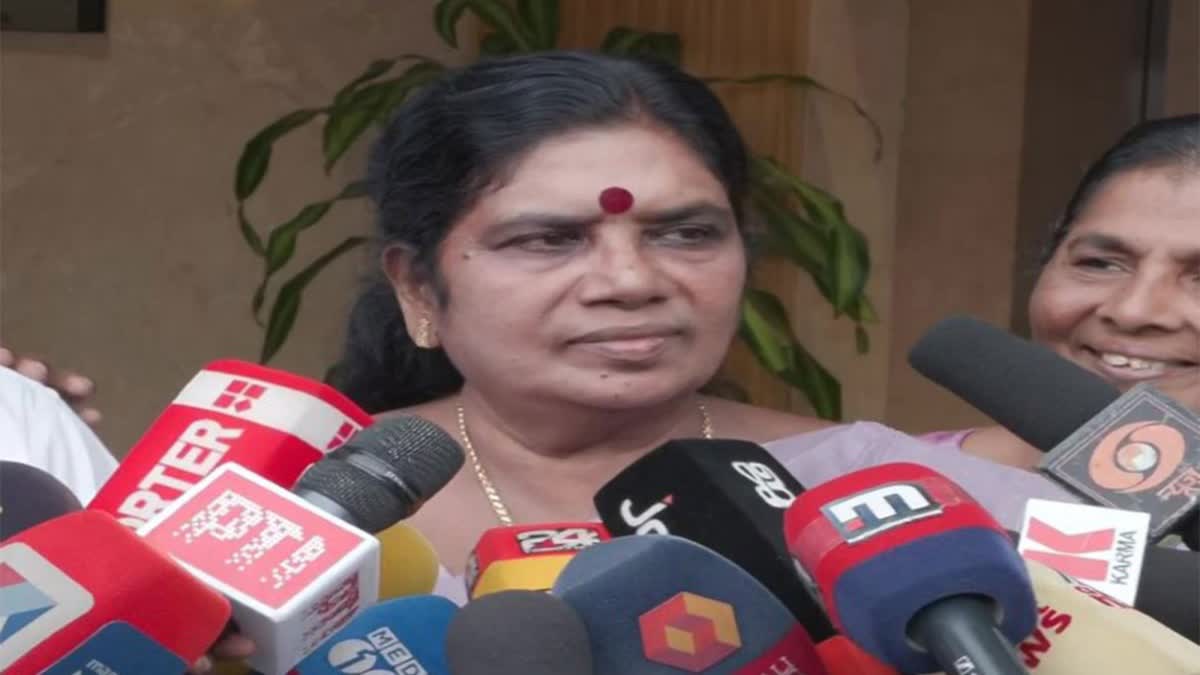 PROTEST AGAINST VEENA GEORGE  VEENA GEROGE  CHINCHU RANI On Health minister  Veena george hospitalised