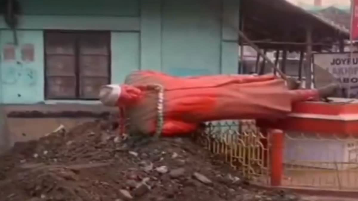 vandalism of Jawaharlal Nehru's statue