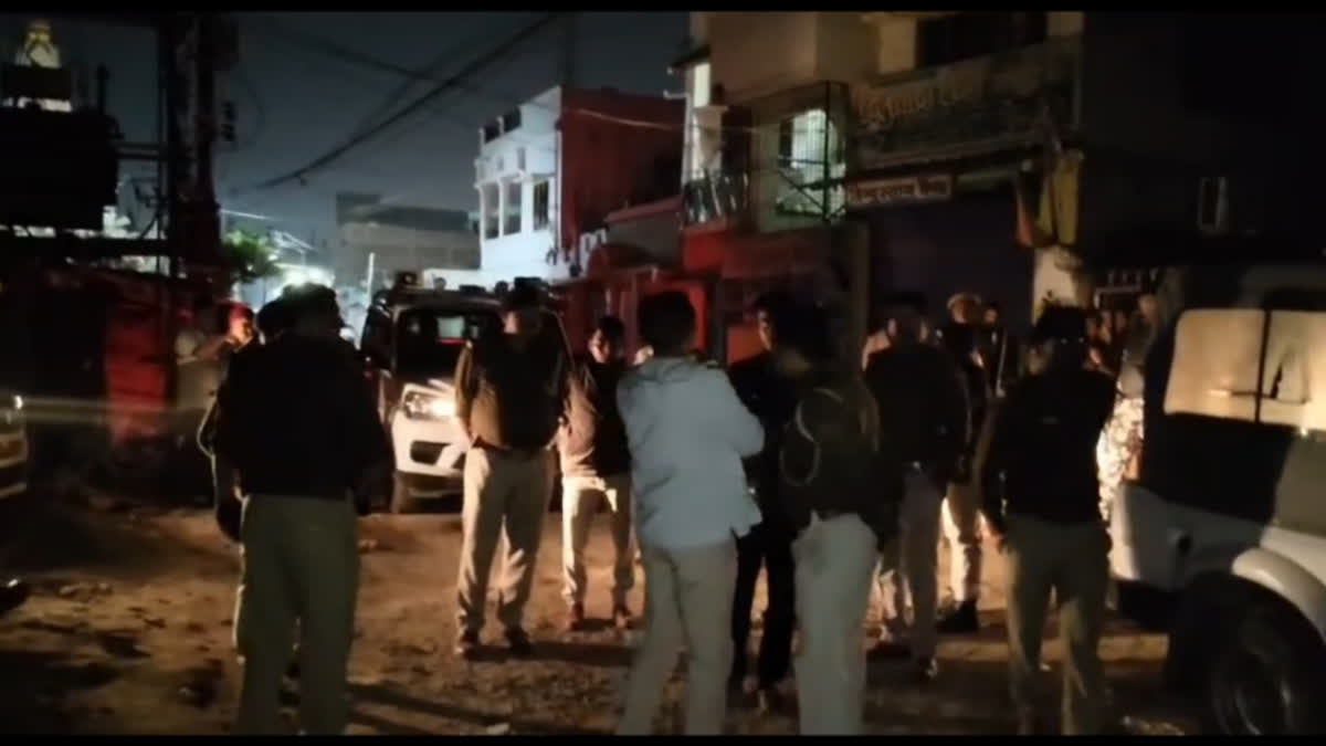 Stone pelting between two parties in Darbhanga