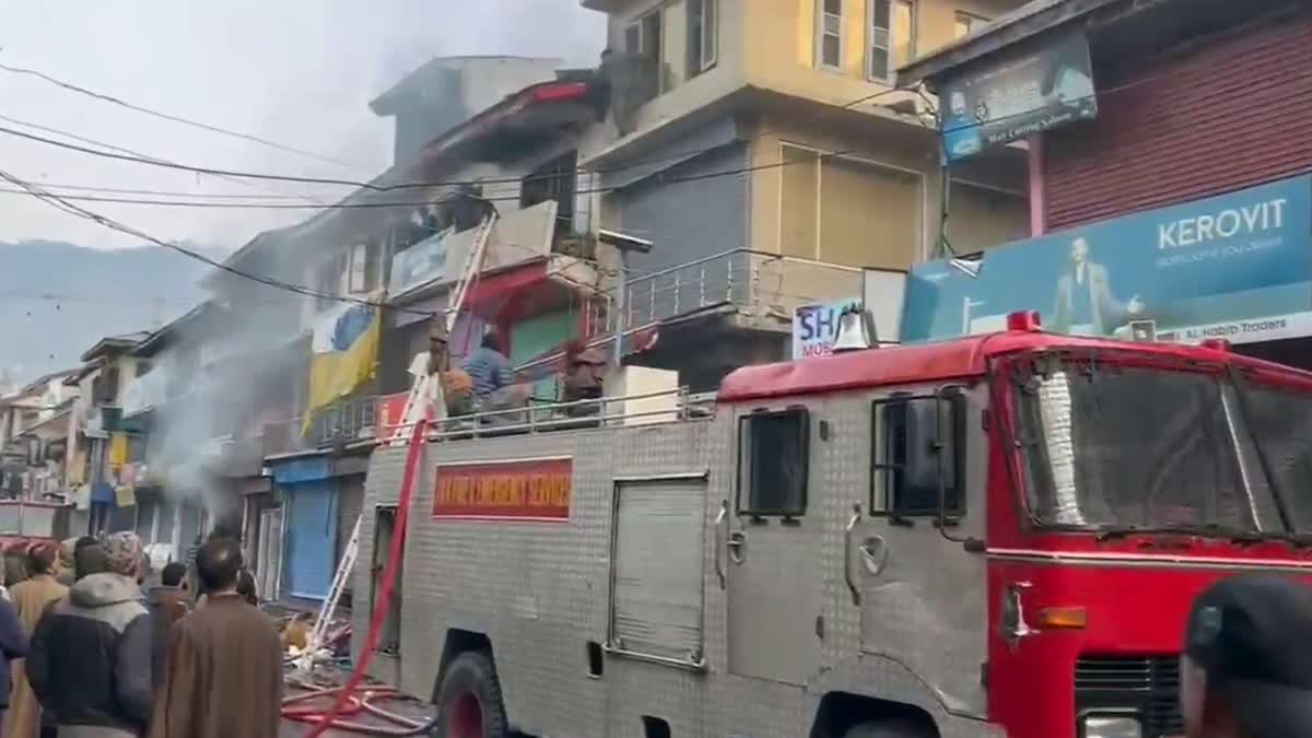 بانڈی پورہ میں آتشزدگی سے کئی دکانیں خاکستر