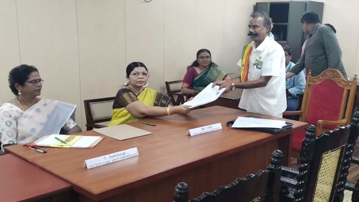 தேர்தல் மன்னன்' பத்மராஜன் வேட்புமனு தாக்கல்