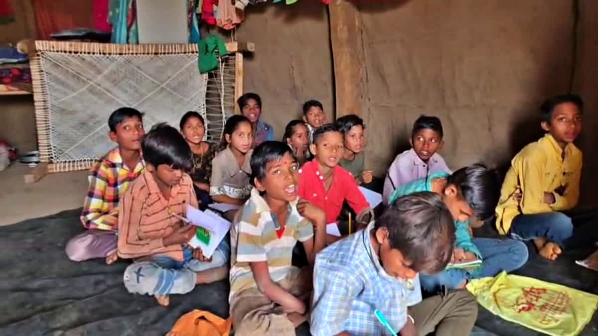 No teacher and school in MP village  Madhya Pradesh Education  MP Student crysis  Student of Village studying in hut