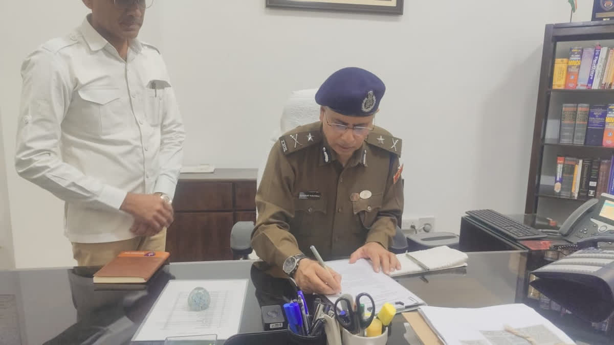 Sharat Kaviraj assumed charge